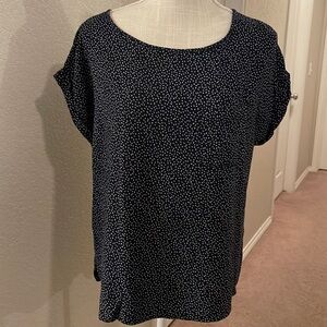 Women’s Croft & Barrow Black with Sesame Seed Design Shirt Size Medium